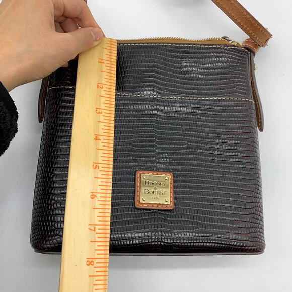 Dooney & Bourke Leather Crossbody Purse Lizard Embossed Letter Carrier Bordeaux - Picture 4 of 15